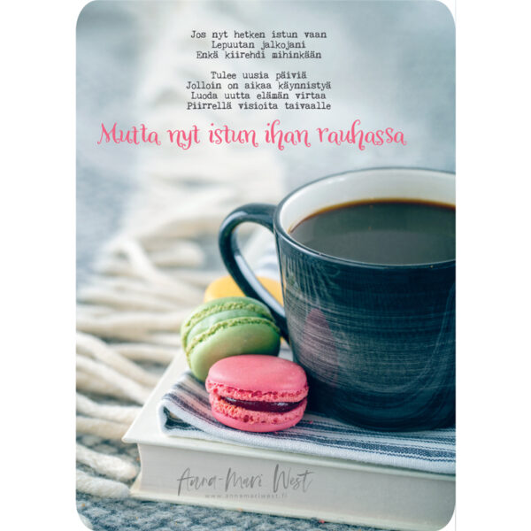 kahvikuppi kirja macarons viltti