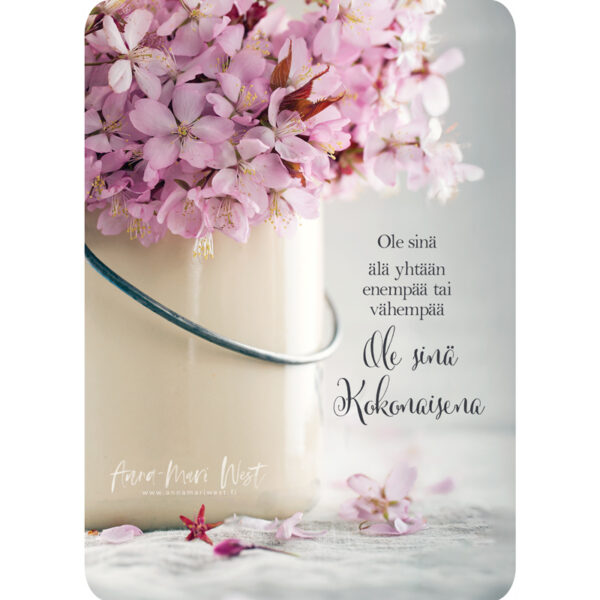 kirsikankukka kimppu asetelma beige